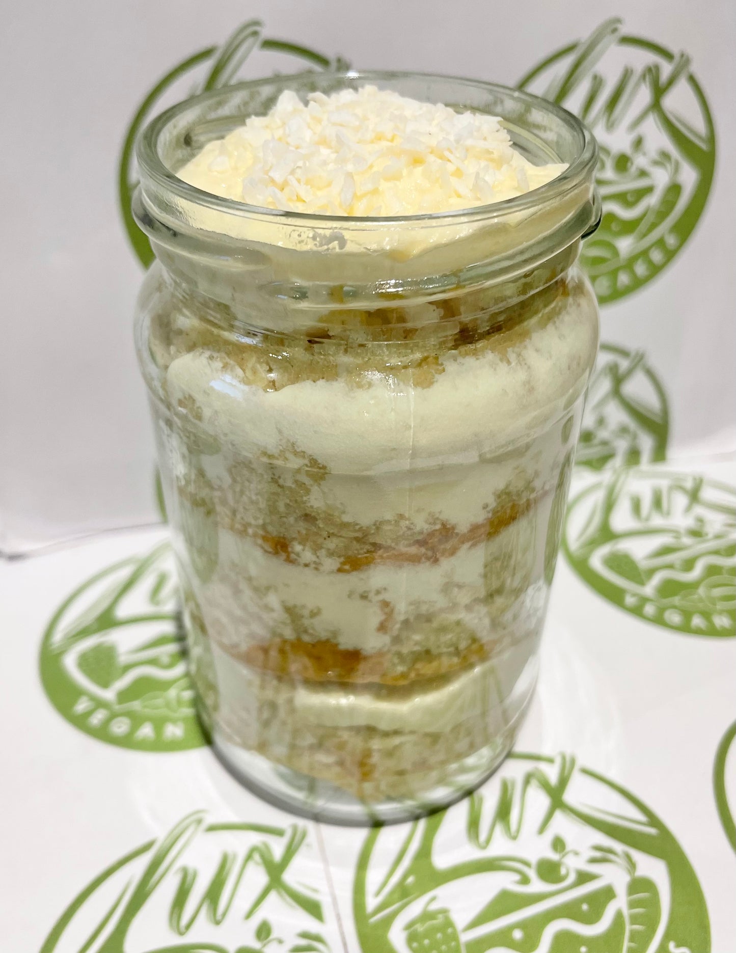 Coconut dream sponge Medium Cake Jars
