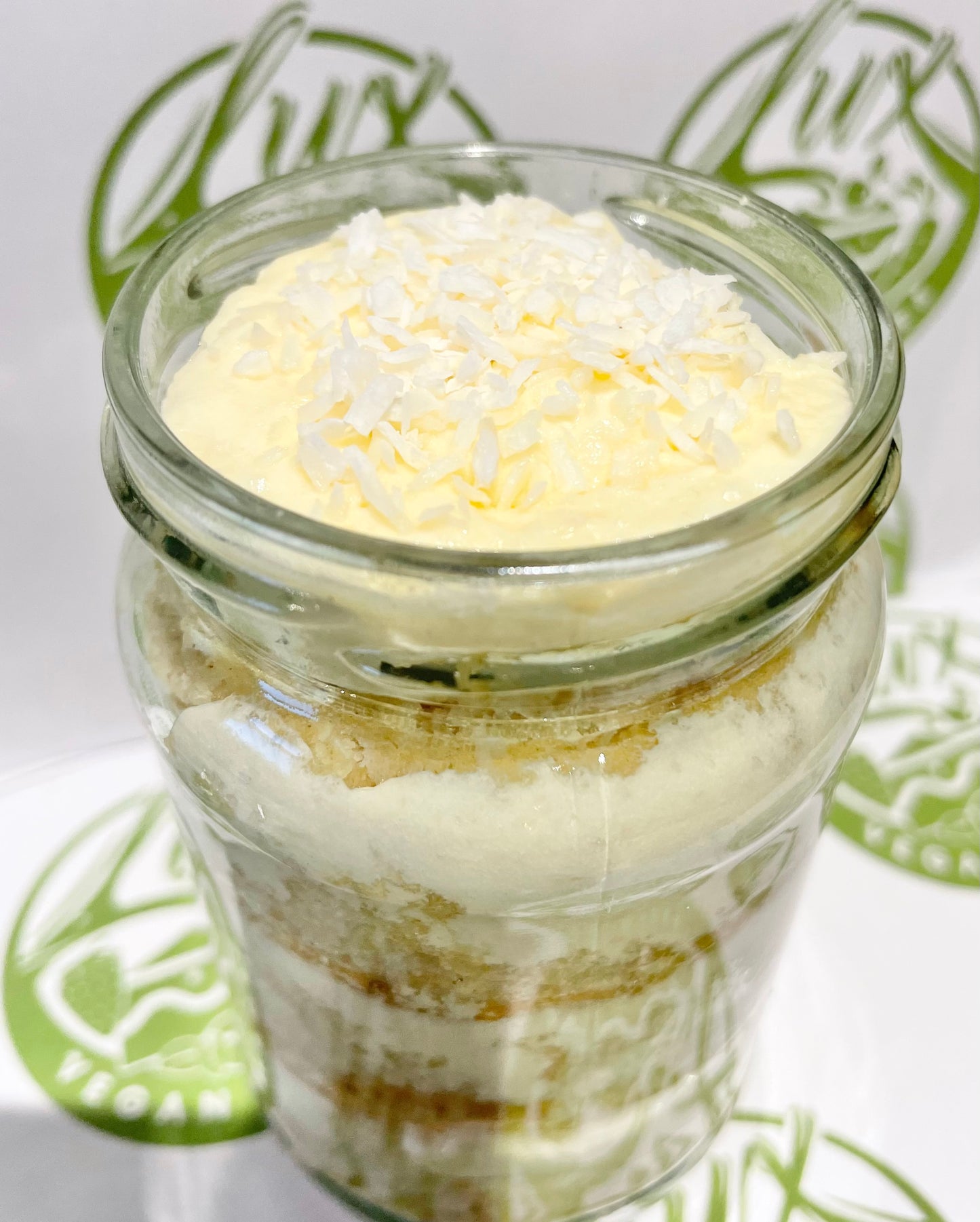 Coconut dream sponge Medium Cake Jars