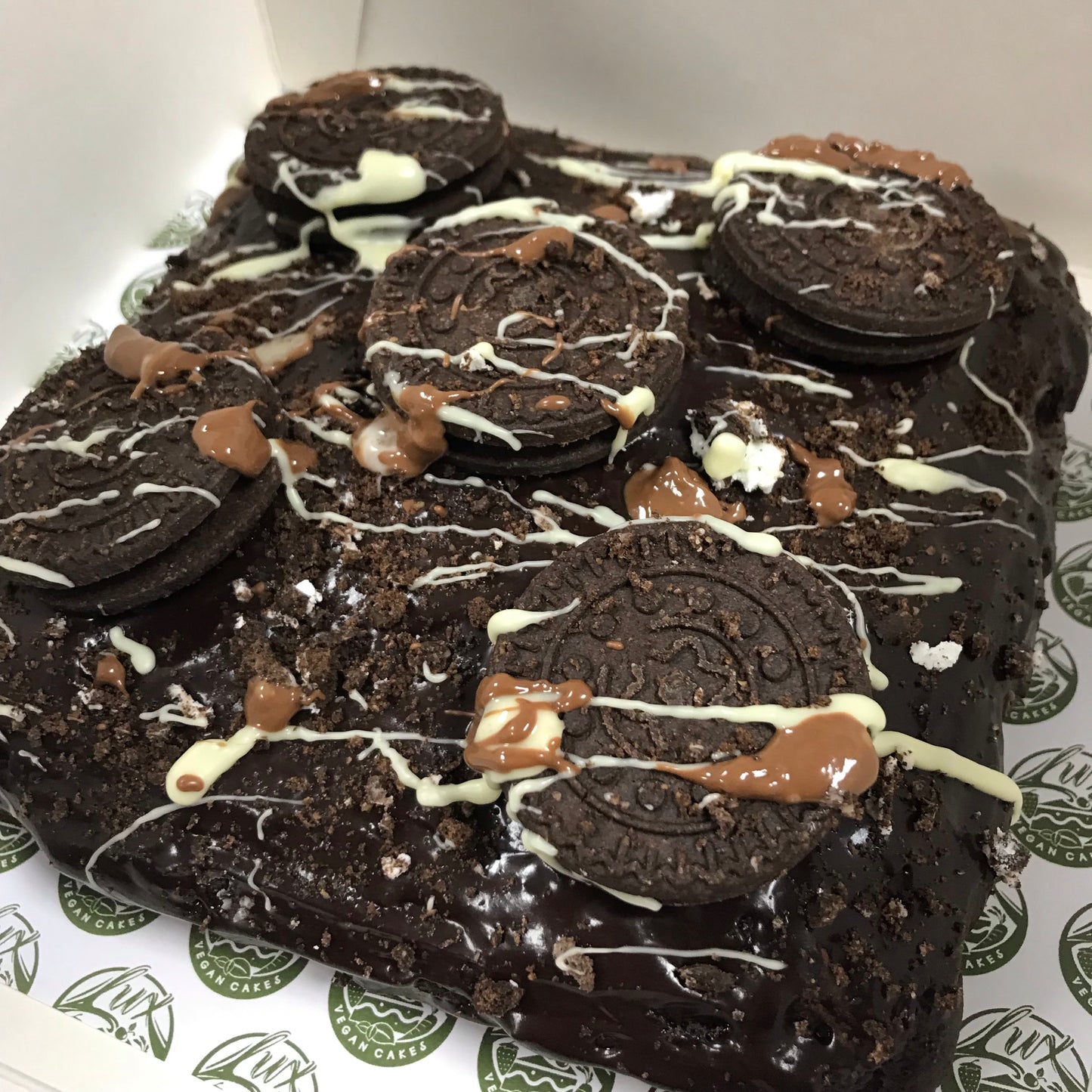 Vegan Cookies & Cream ‘Oreo’ cake