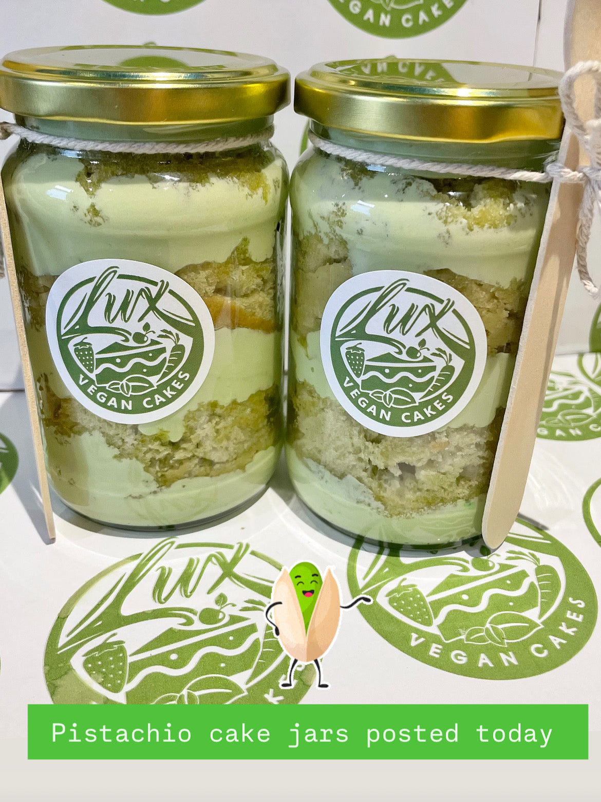 Pistachio cream sponge Medium Cake Jars